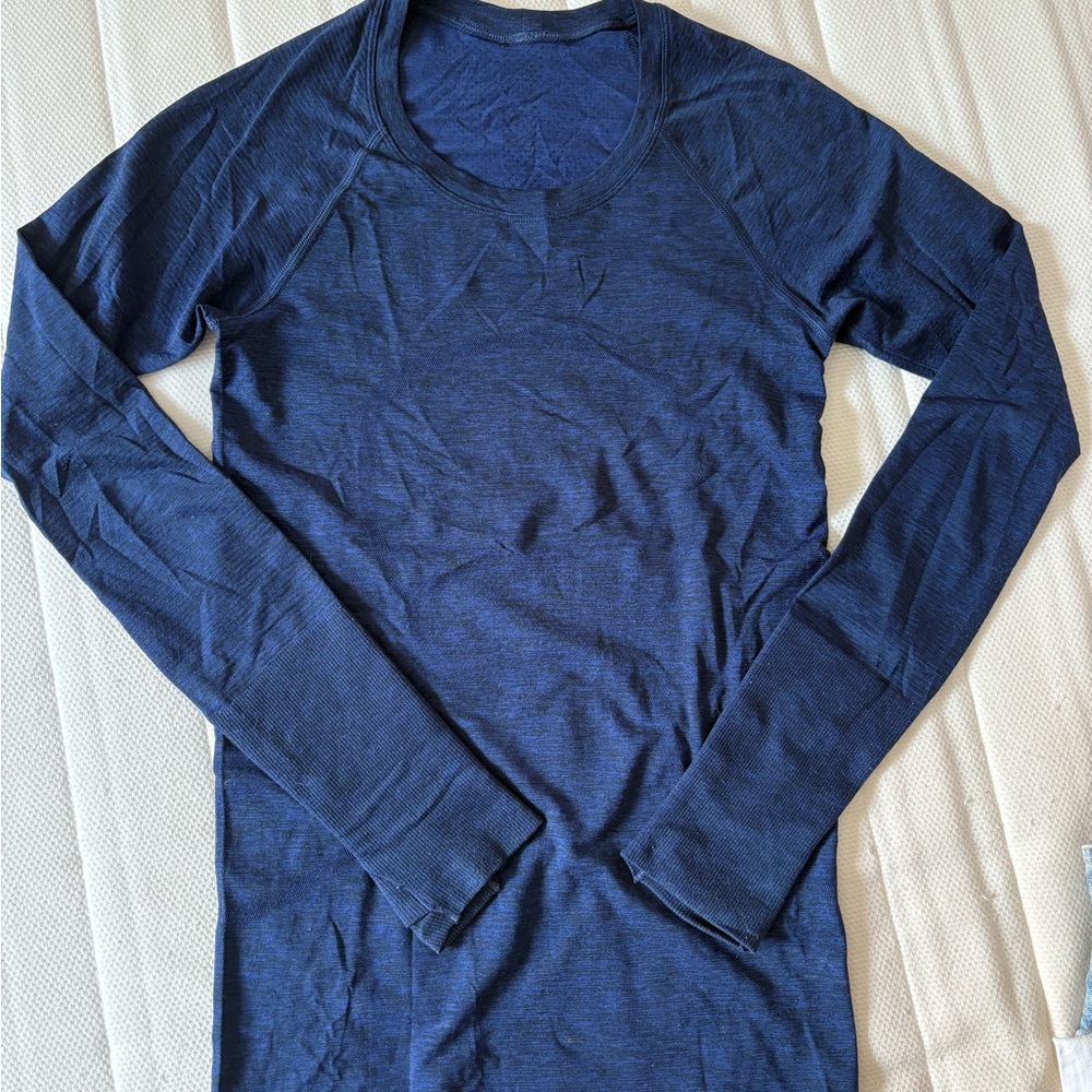 Lululemon women's navy long sleeve swiftly tech